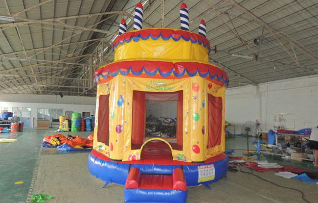 Birthday Cake Outdoor Inflatable Bouncers , Bounce House Inflatables  Castle For Kids RQL-00506