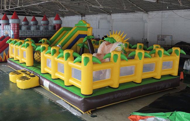 PVC Large Kids Inflatable Bouncer Castle , Kids Flower Inflatable Fun City RQL-00205